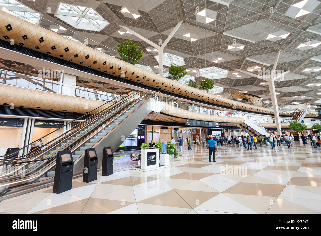 BAKU, Aserbaidschan, 16. SEPTEMBER 2016: Baku Heydar Aliyev International Airport. Es ist eine der sechs internationalen Flughäfen Azerbai Stockfoto