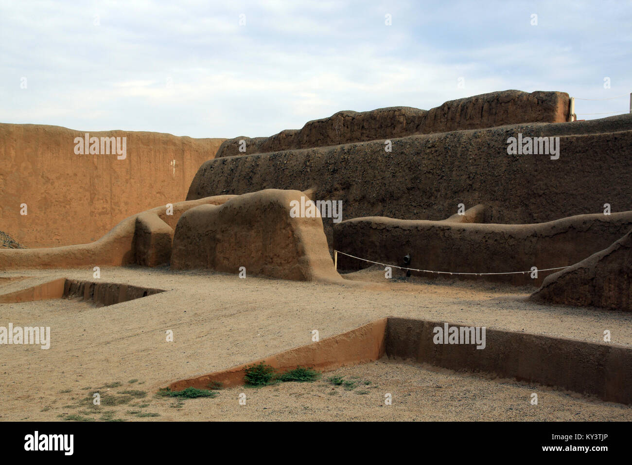 Mauern und Ruinen von Chan Chan, Norden Perus Stockfoto