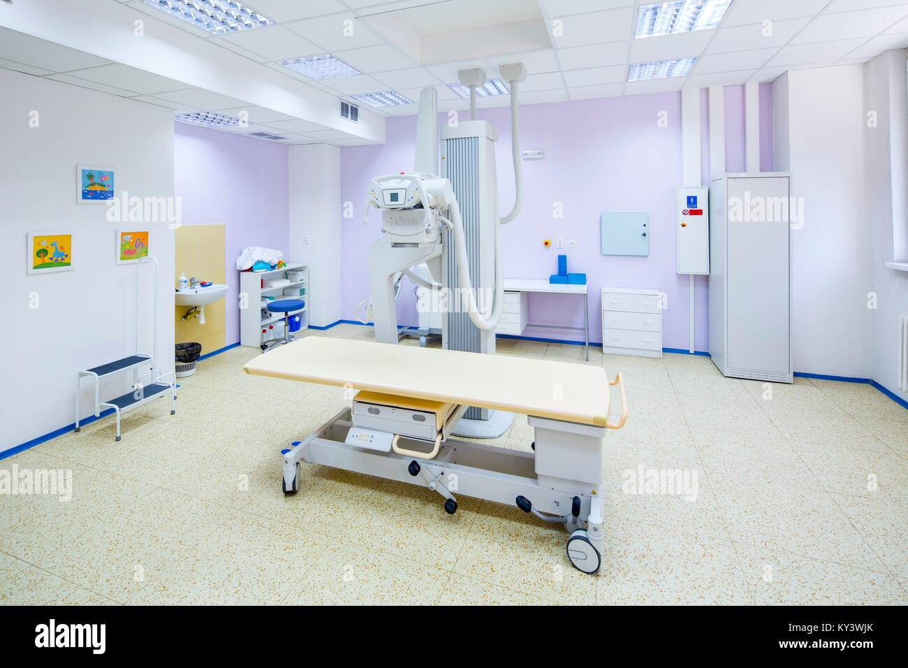 Krankenhaus Zimmer mit x-ray Machine. Stockfoto