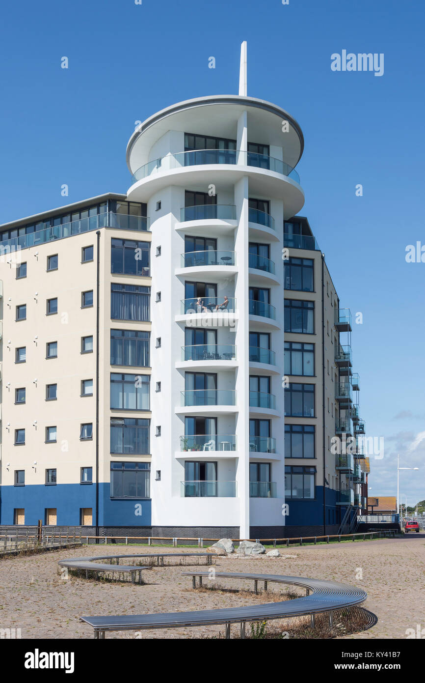 Das Kap in Newhaven Marina Apartment Gebäude, West Quay, Newhaven, East Sussex, England, Vereinigtes Königreich Stockfoto