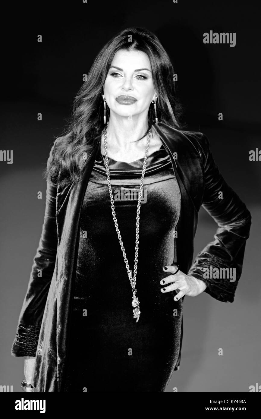 Rom, Italien, 26. Oktober 2017: Alba Parietti Spaziergänge ein roter Teppich für "Feinde", die im Rahmen der 12. Rom Film Fest im Auditorium Parco della Musica Stockfoto