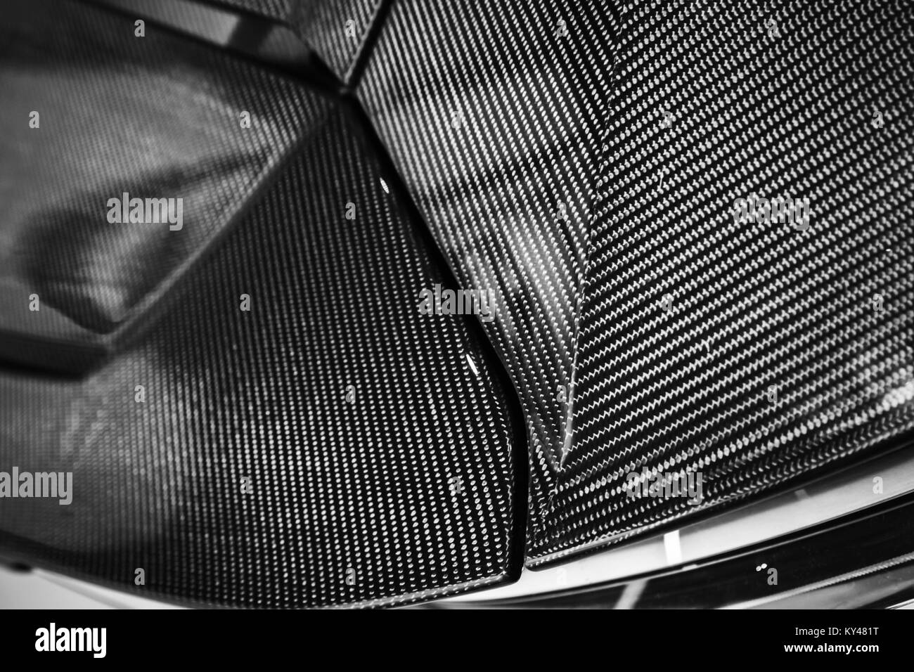 Luxuriöse Italienische roadster Fragment, Motorhaube aus Kohlefaser Stockfoto