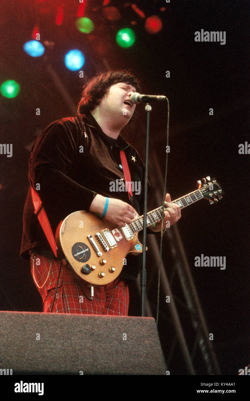 Tiny von der englischen Band Ultrasound beim Glastonbury Festival 1998, Worthy Farm, Somerset, England, Großbritannien. Stockfoto