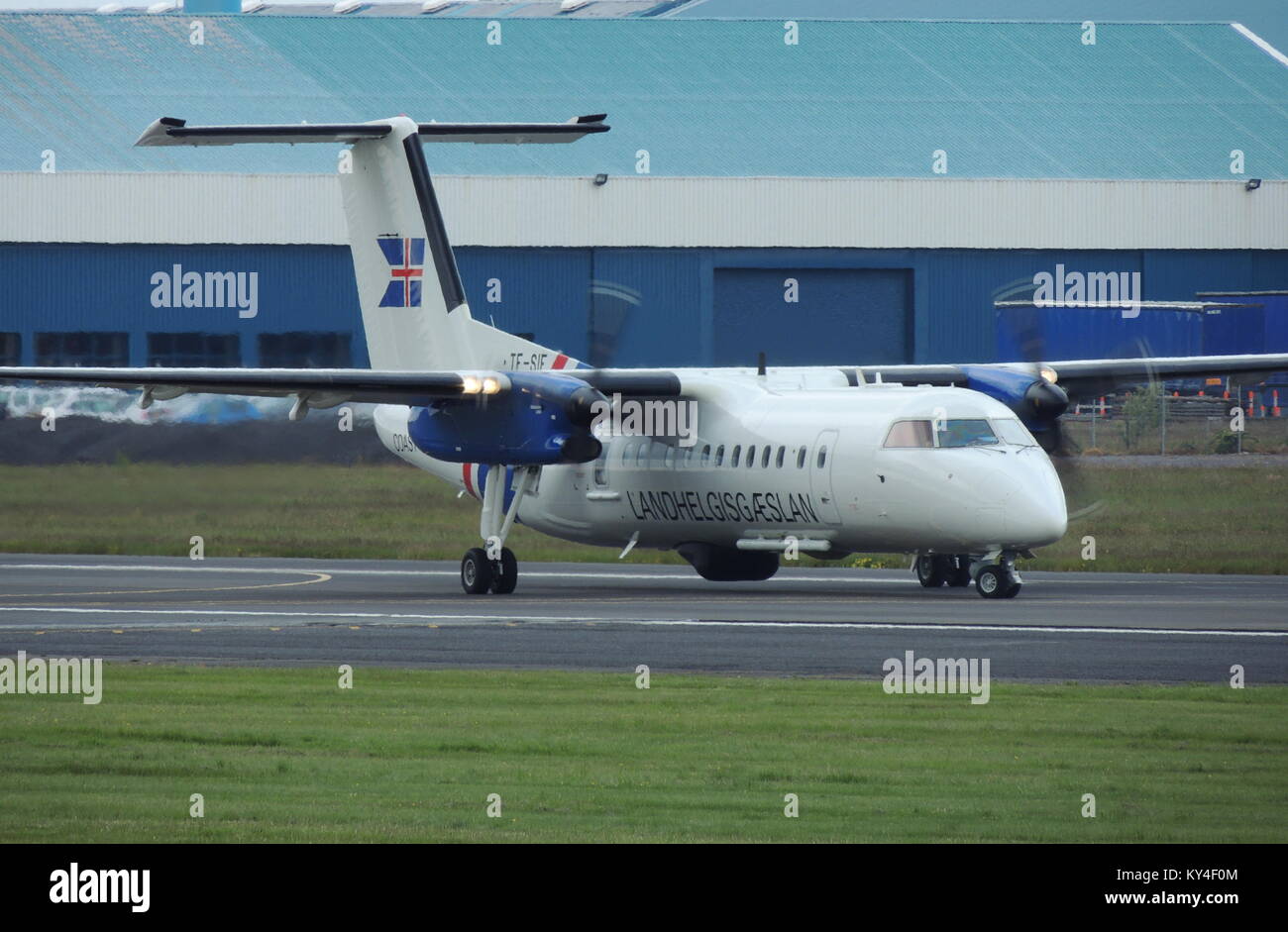 TF-SIF, eine de Havilland Canada DHC-8 (Dash 8) von der Isländischen Küstenwache betrieben, am Flughafen Prestwick, Ayrshire. Stockfoto