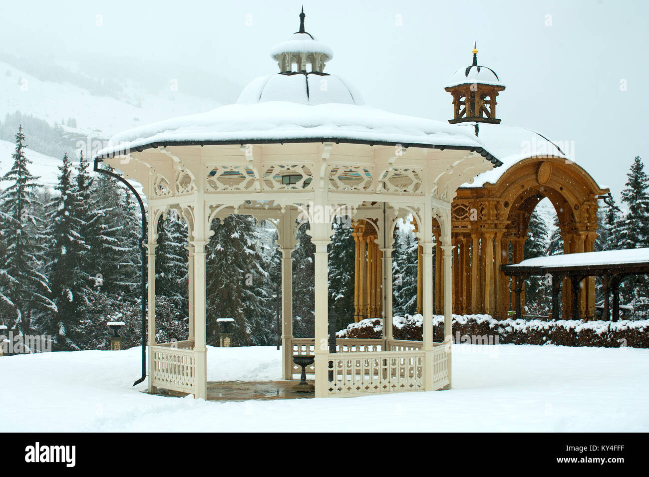 Schweiz, Engadin, Vulpera bei Bad Scuol, Pavillon im Kurpark des