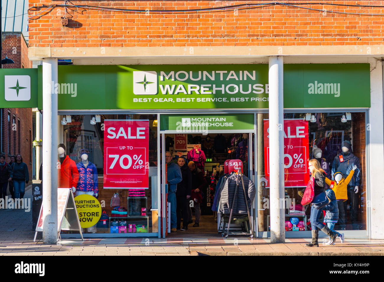 Mountain Warehouse storefront in Bury St. Edmunds, Suffolk, England, UK. Stockfoto