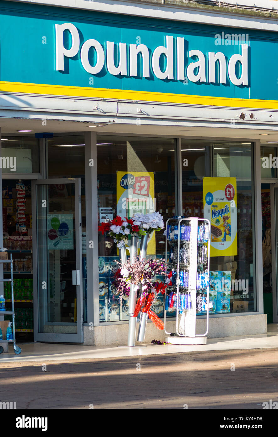 Poundland storefront in Bury St. Edmunds, Suffolk, England, UK. Stockfoto