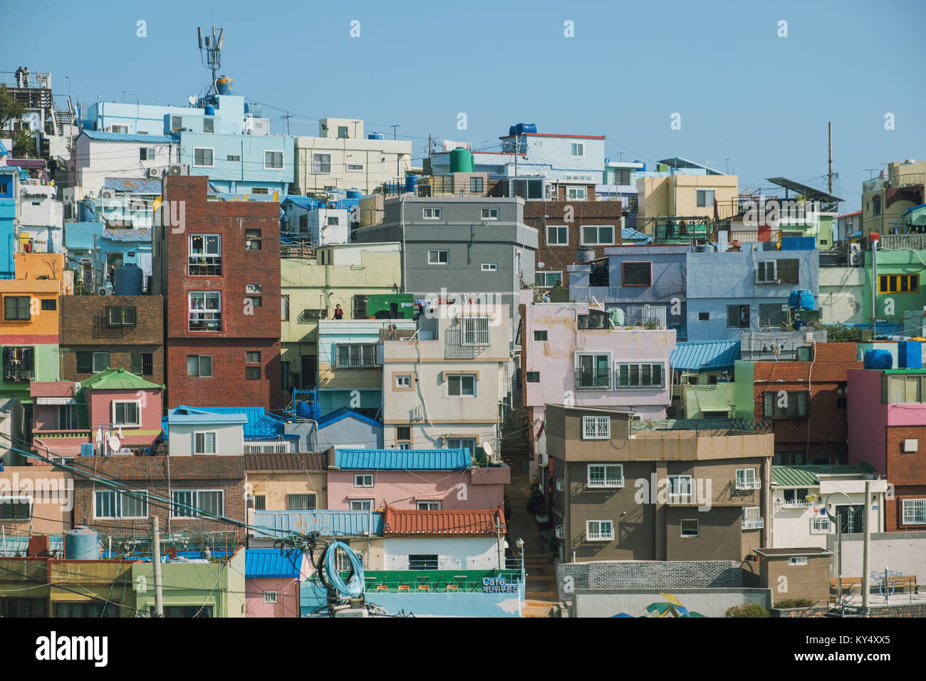 Gamcheon Culture Village und der blaue Himmel von Korea Stockfoto