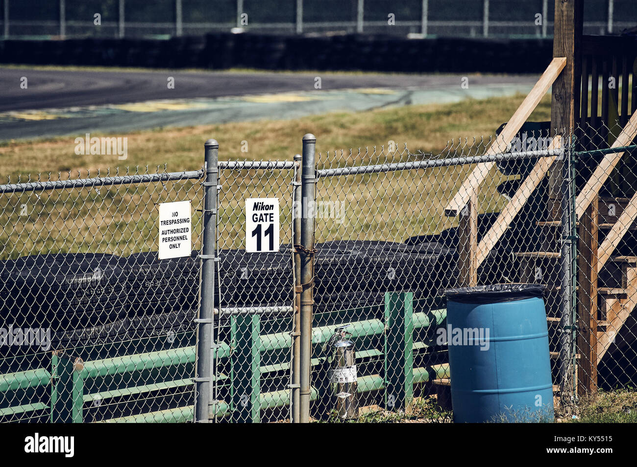 Nikon an der Schiene Stockfoto