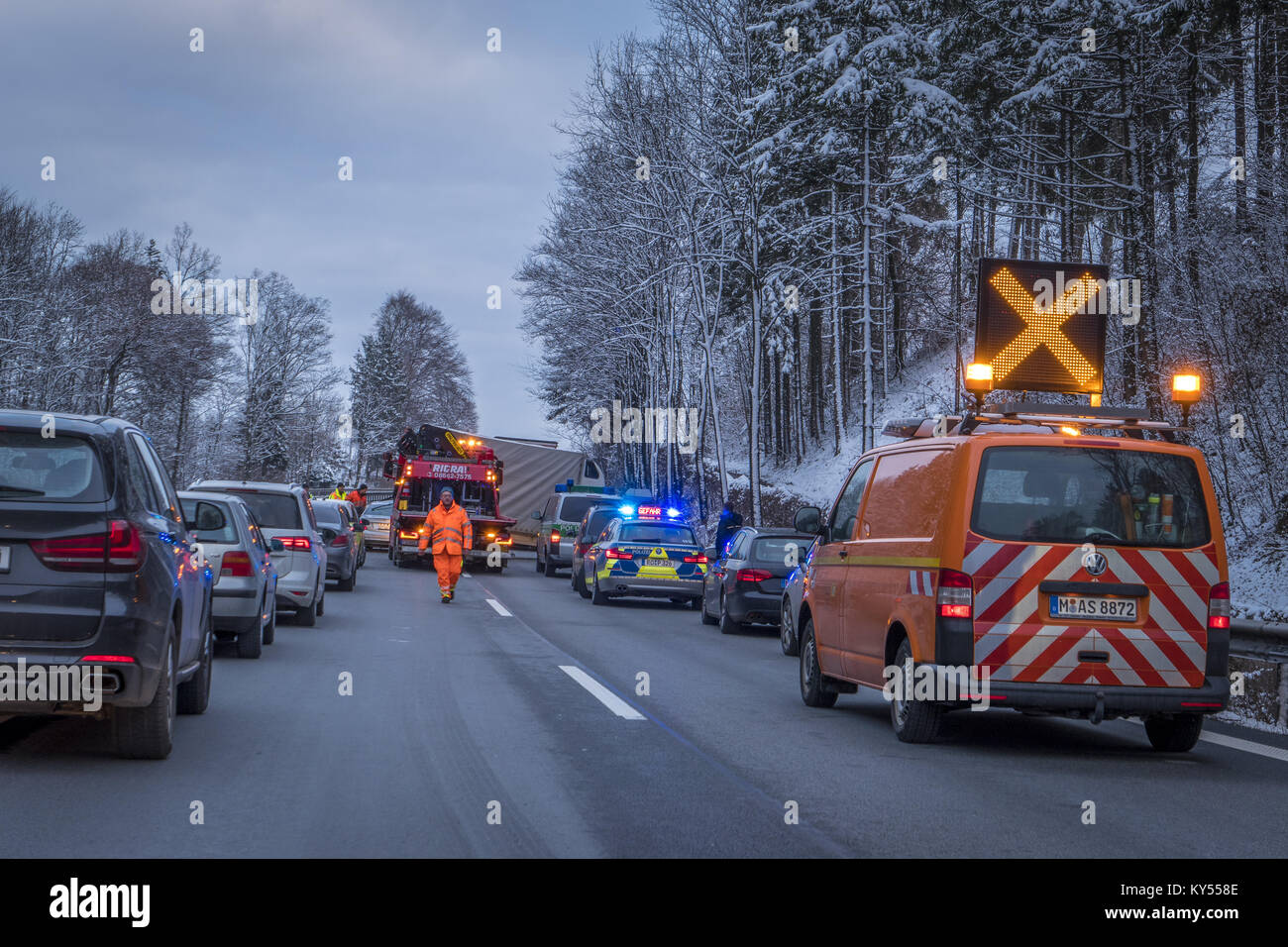 Unfall auf der Autobahn A8 München-Salzburg Stockfoto