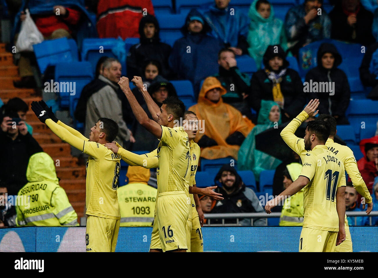 Lucas Vazquez (Real Madrid) feiert sein Ziel, die es (0, 1) Pablo Villerreal Fornals (CF), La Liga Match zwischen Real Madrid vs Villerreal CF im Santiago Bernabeu in Madrid, Spanien, 13. Januar 2018. Credit: Gtres Información más Comuniación auf Linie, S.L./Alamy leben Nachrichten Stockfoto