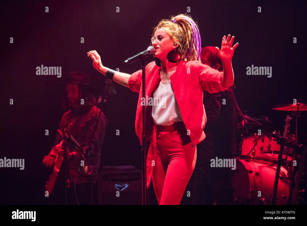 Wetzlar, Deutschland. 12 Jan, 2018. Natia Todua, georgische geborene Sänger  und Gewinner des Deutschen TV-talent-show" die Stimme Deutschlands 2017",  ist bei Konzert Show' die Stimme Deutschlands - Live in Concert" in der