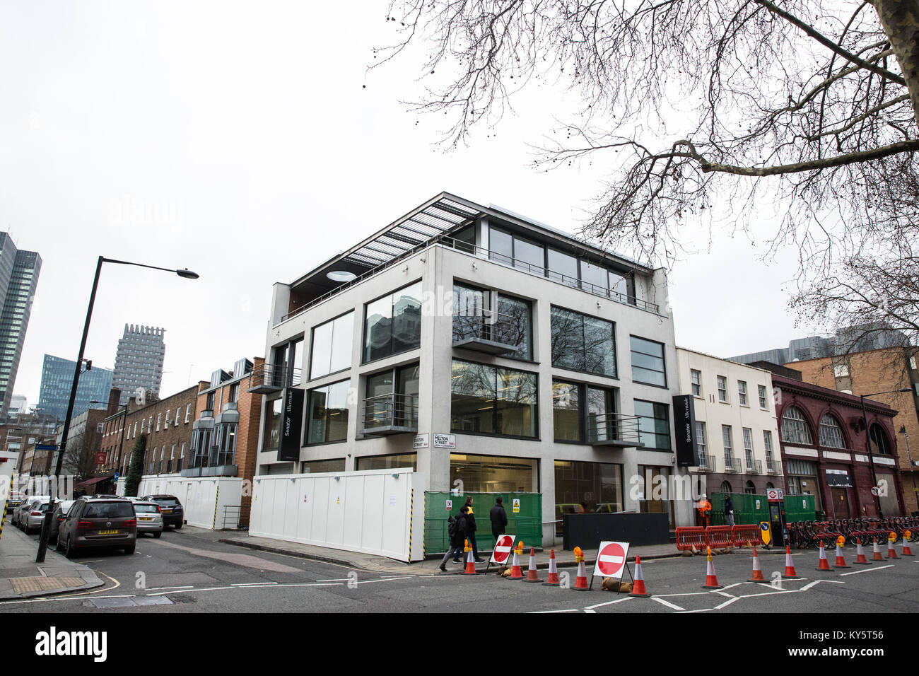 London, Großbritannien. 13. Januar, 2018. Die Vorbereitungen für die Arbeiten an der HS2 high-speed Rail Link zeigen sich rund um die Kreuzung der Euston Street und Melton Street in der Nähe von Euston Station. Credit: Mark Kerrison/Alamy leben Nachrichten Stockfoto