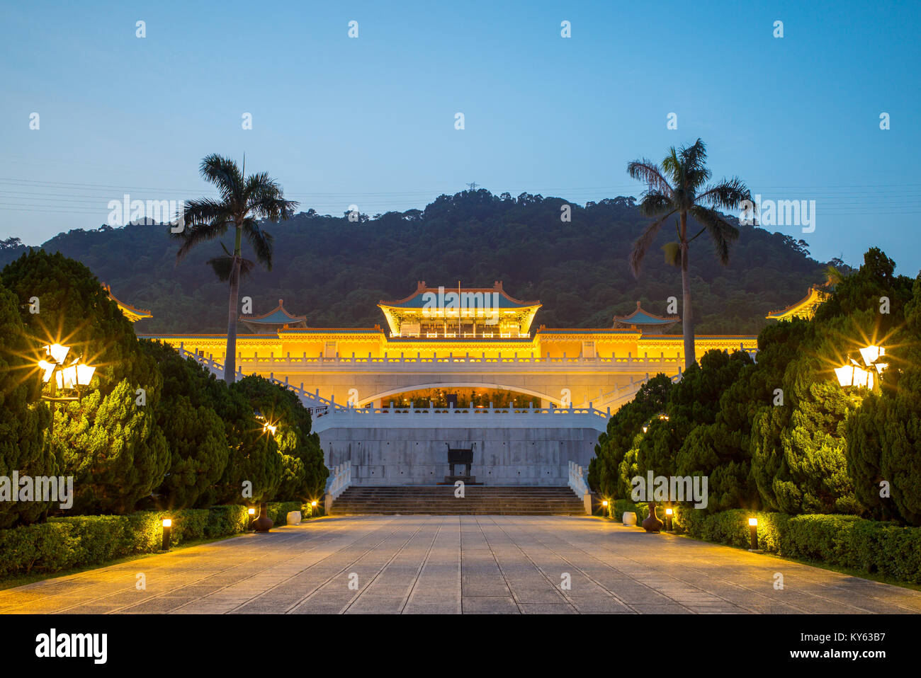 Nachtaufnahme der Nationalen Palastmuseum in Taipeh Stockfoto