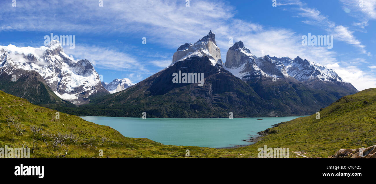 Blick auf majestätische Cuerno Principal und Torres del Paine Nationalpark, Chile. Stockfoto