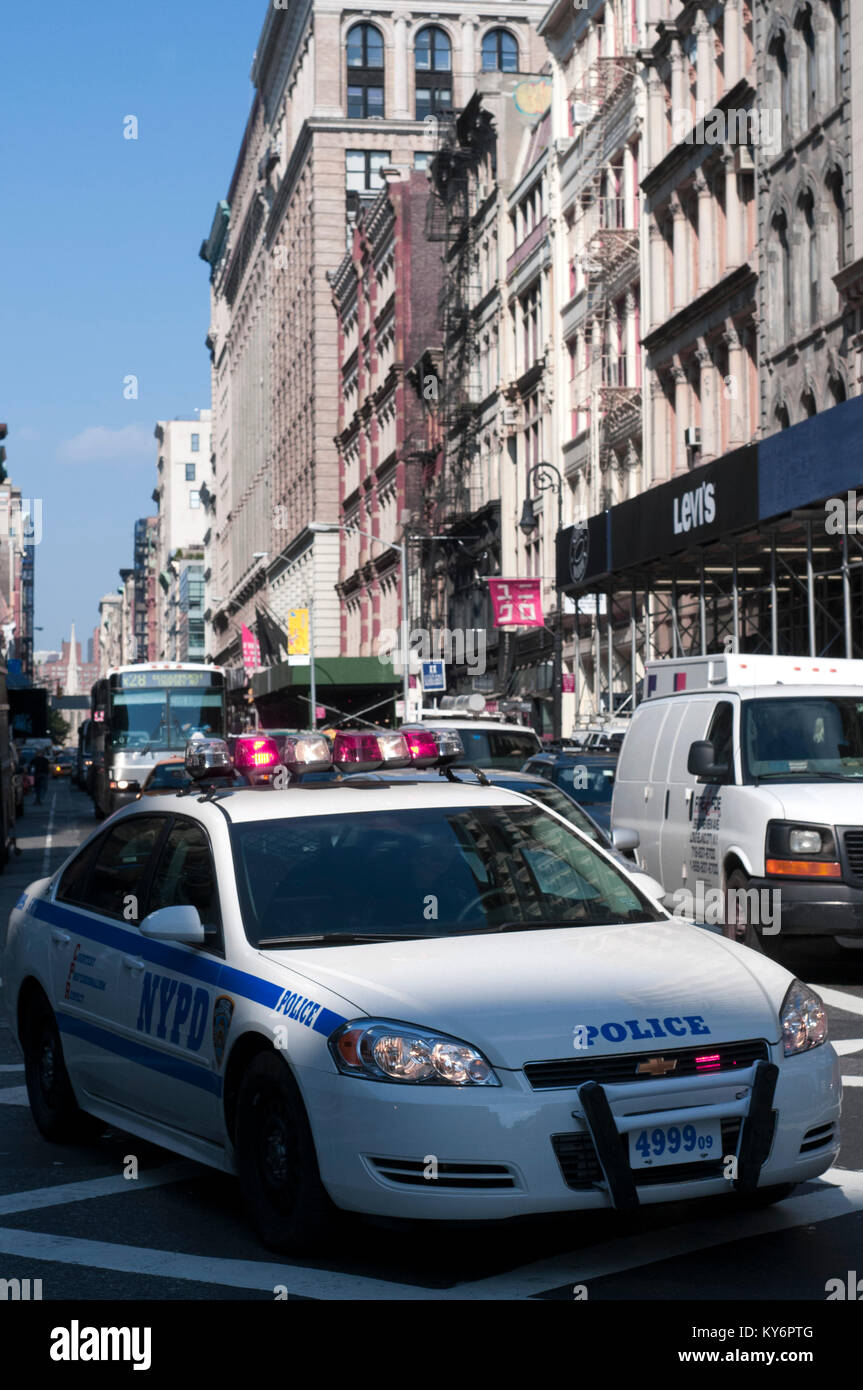 Polizei Auto un-Broadway Street in der Nähe von Tribeca. Manhattan New York USA Stockfoto