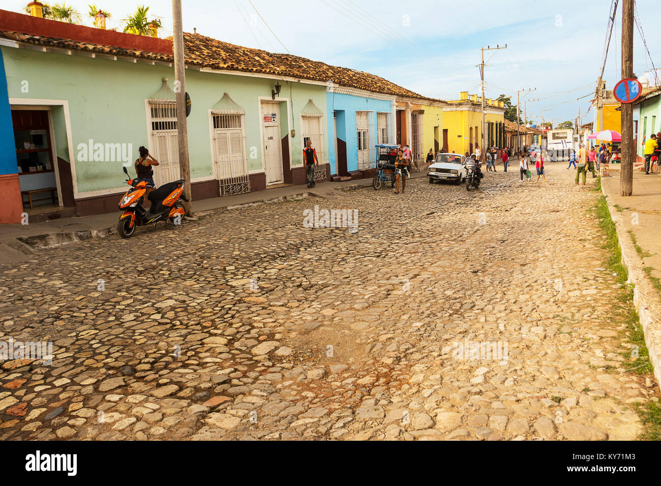 Trinidad, Kuba - 8. Dezember 2017: Das wahre Leben auf der Straße von Trinidad am Morgen Stockfoto