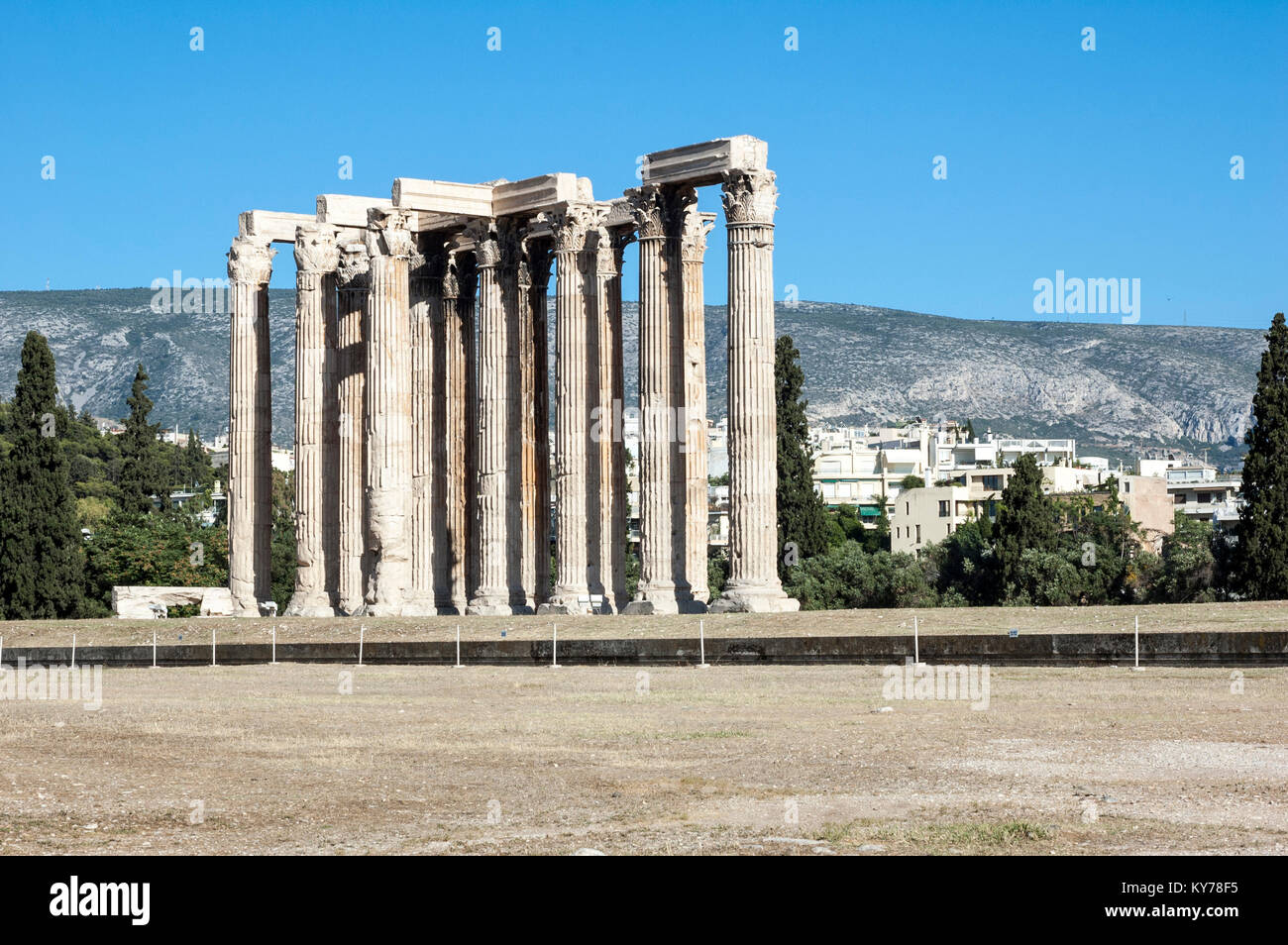 Temple of olympus zeus -Fotos und -Bildmaterial in hoher Auflösung – Alamy