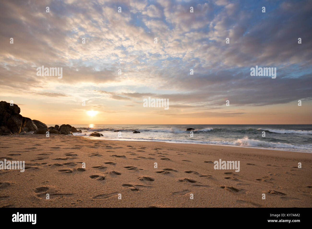 Schönen Sonnenuntergang am Miramar Beach (Porto, Portugal). Stockfoto