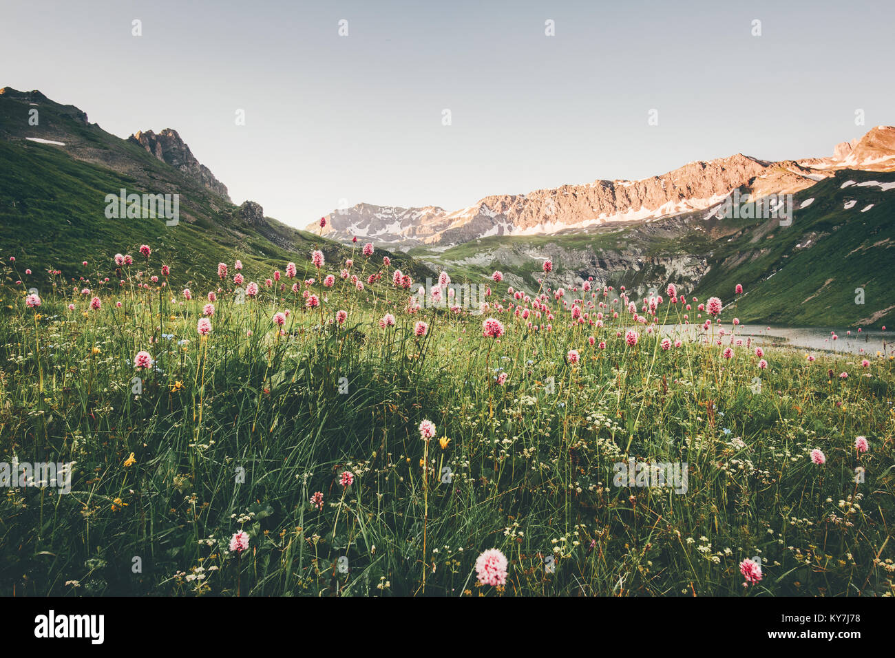 Berge Sonnenuntergang wilde Landschaft reisen Natur ruhigen malerischen Summer View Stockfoto