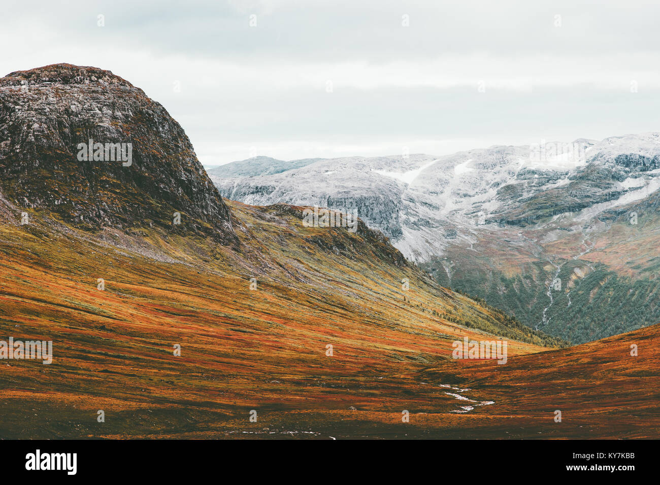 Berge Landschaft in Norwegen reisen Landschaft Herbst Farben Skandinavien nordic Natur Stockfoto