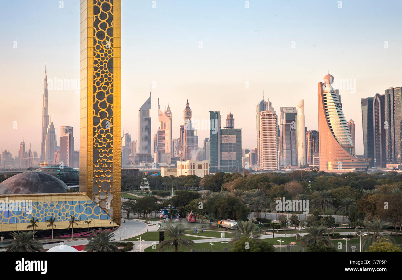 Dubai, Vereinigte Arabische Emirate, Januar 13th, 2018: Dubai Frame Gebäude bei Sonnenaufgang Stockfoto