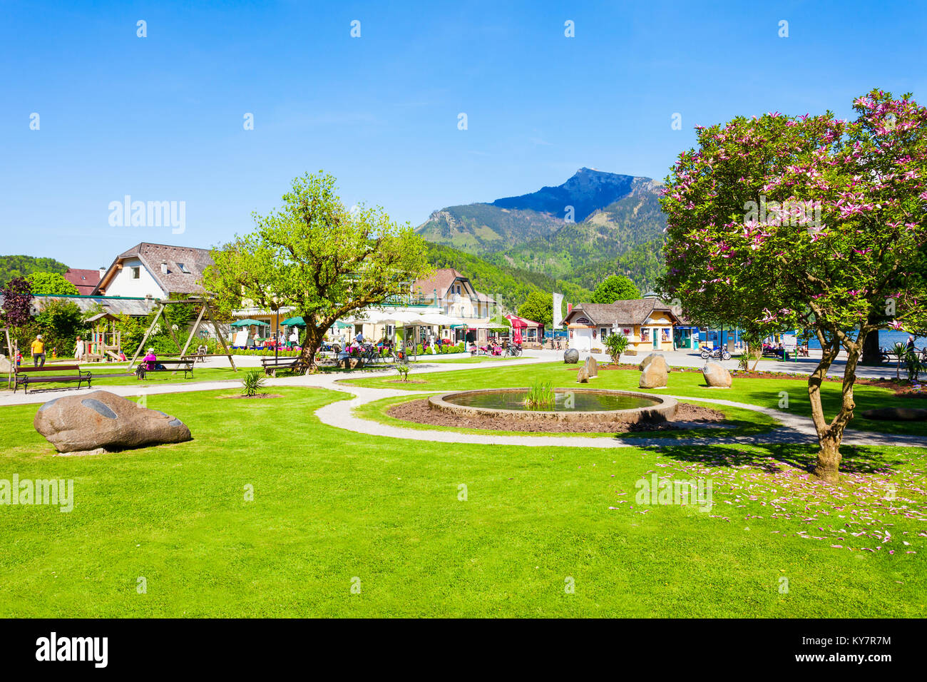 Promenade wolfgangsee lake st wolfgang Fotos und Bildmaterial in