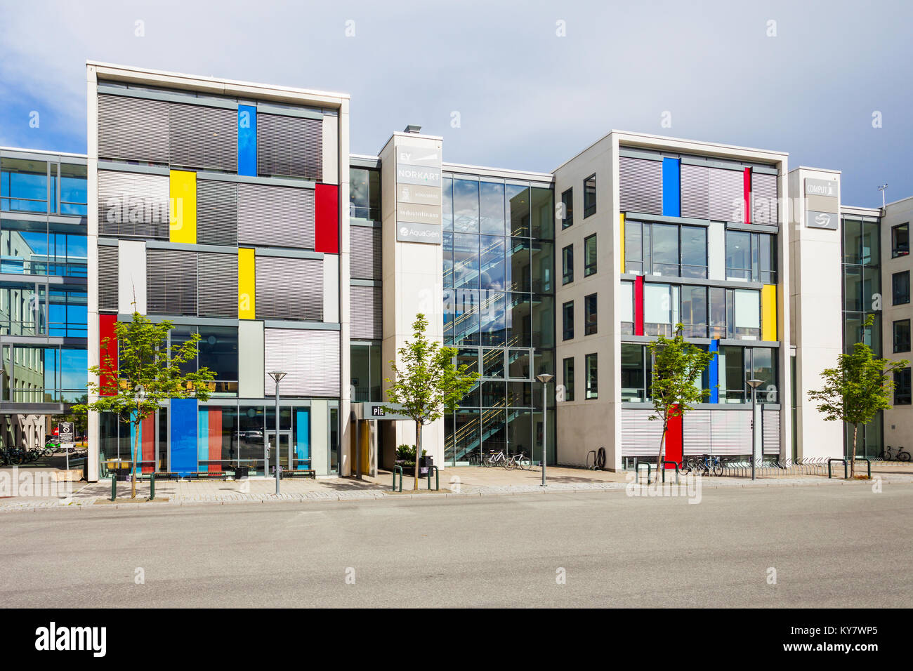 TRONDHEIM, Norwegen - 02 AUGUST, 2017: Moderne Gebäude an der Havnegata Straße in Trondheim, Norwegen Stockfoto