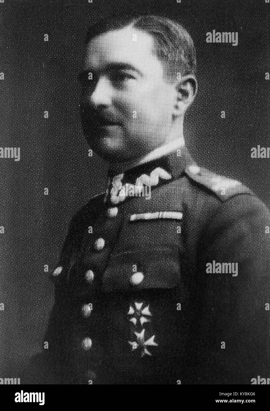 Eine Porträtaufnahme des 1895 geborenen polnischen Offiziers Władysław Brzowski. Das Bild stammt aus der Zeit vor 1939 und zeigt seine Kleidung und sein Verhalten. Stockfoto