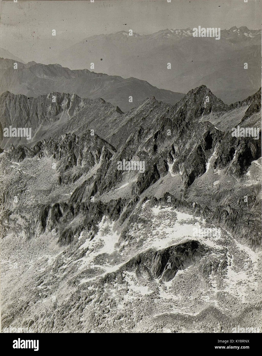 Ein Panoramablick vom Monte Care Alto auf die Landschaft, die Topographie und die Umgebung. Stockfoto