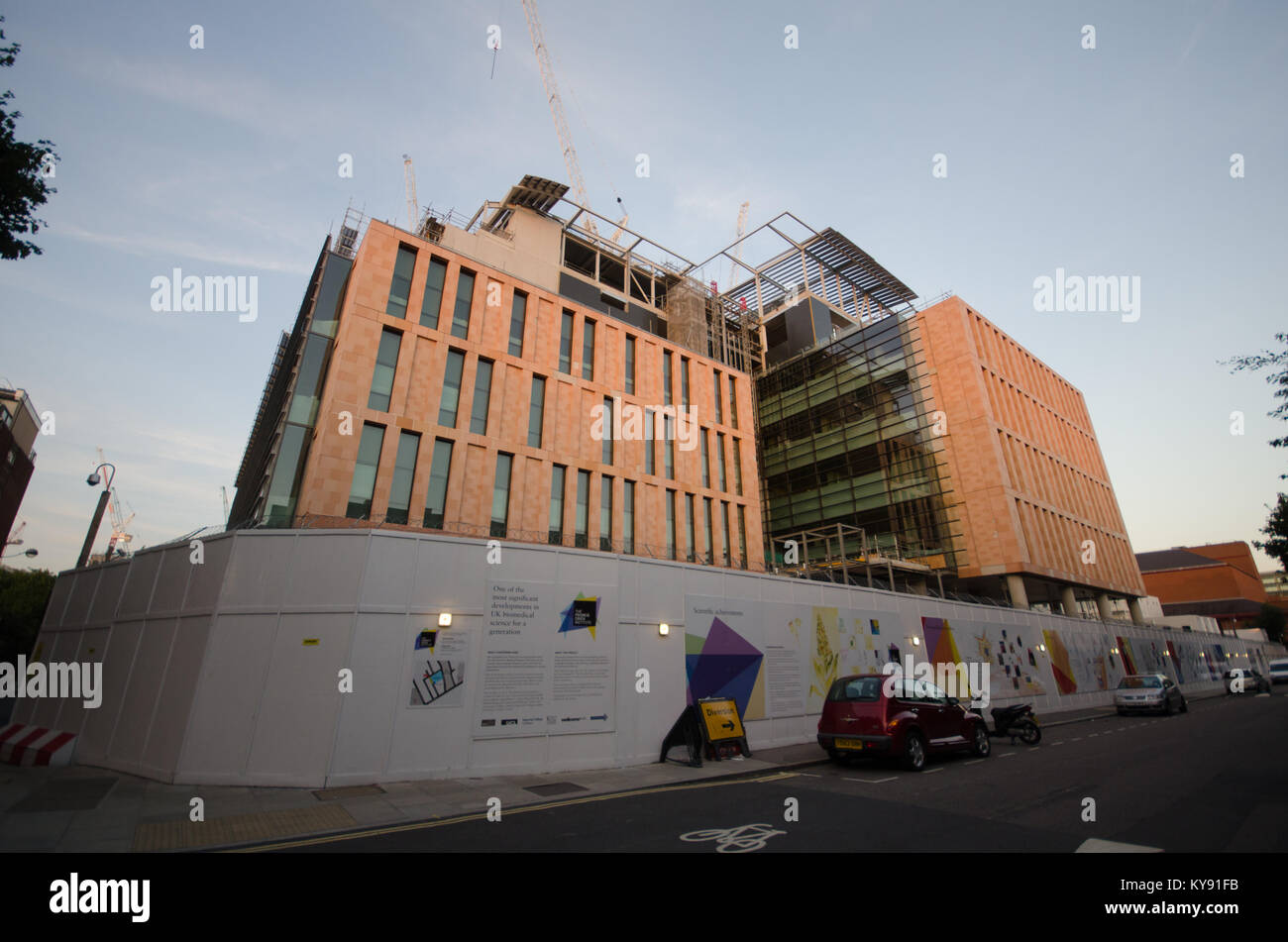 London, England, Großbritannien - 20 August, 2013: Die Francis Crick Institut, Europas größte biomedizinische Forschungseinrichtung, ist im Bau in der Nähe von St Panc Stockfoto
