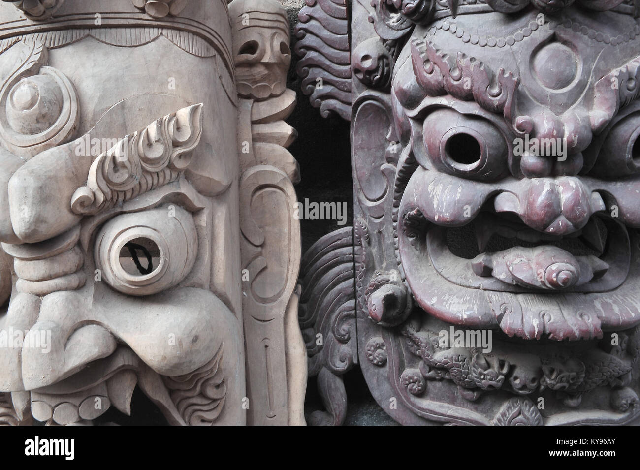 Ritual religiöse Indische Masken aus Holz, Nepal. Stockfoto