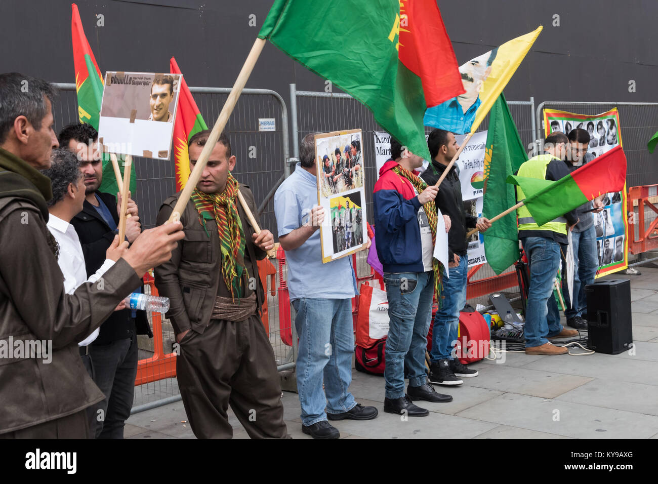 Anhänger der Partei des freien Lebens Kurdistans erinnern seine Märtyrer im Kampf gegen den Iran und ISIS getötet. Stockfoto