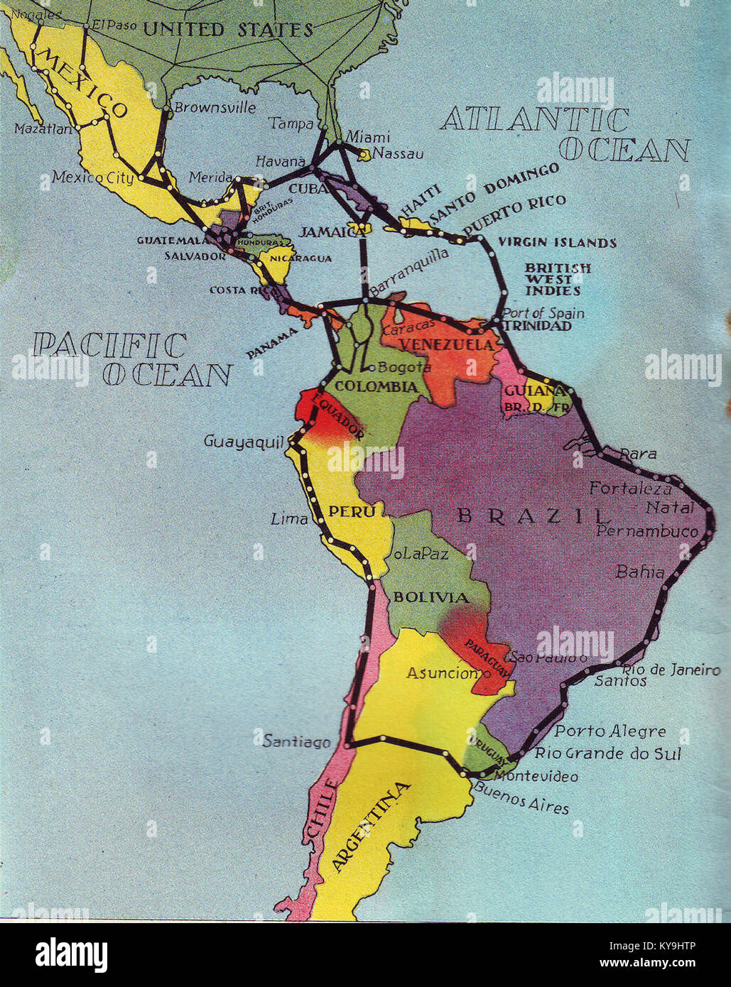 Die PAA „The Americas“-Routenkarte 1936 zeigt die Flugwege von Pan American Airways durch Nord-, Mittel- und Südamerika und zeigt wichtige Haltestellen und Routenverbindungen. Stockfoto