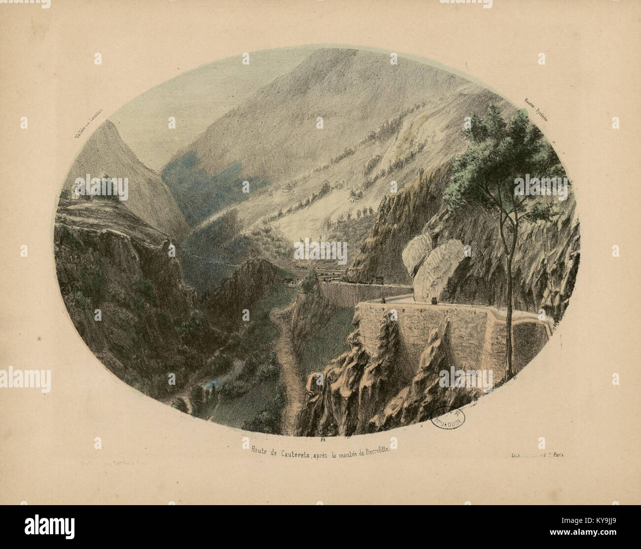 Route de Cauterets nach dem Aufstieg von Pierrefitte, Frankreich, zeigt eine Bergstraße und die umliegende natürliche Landschaft. Stockfoto