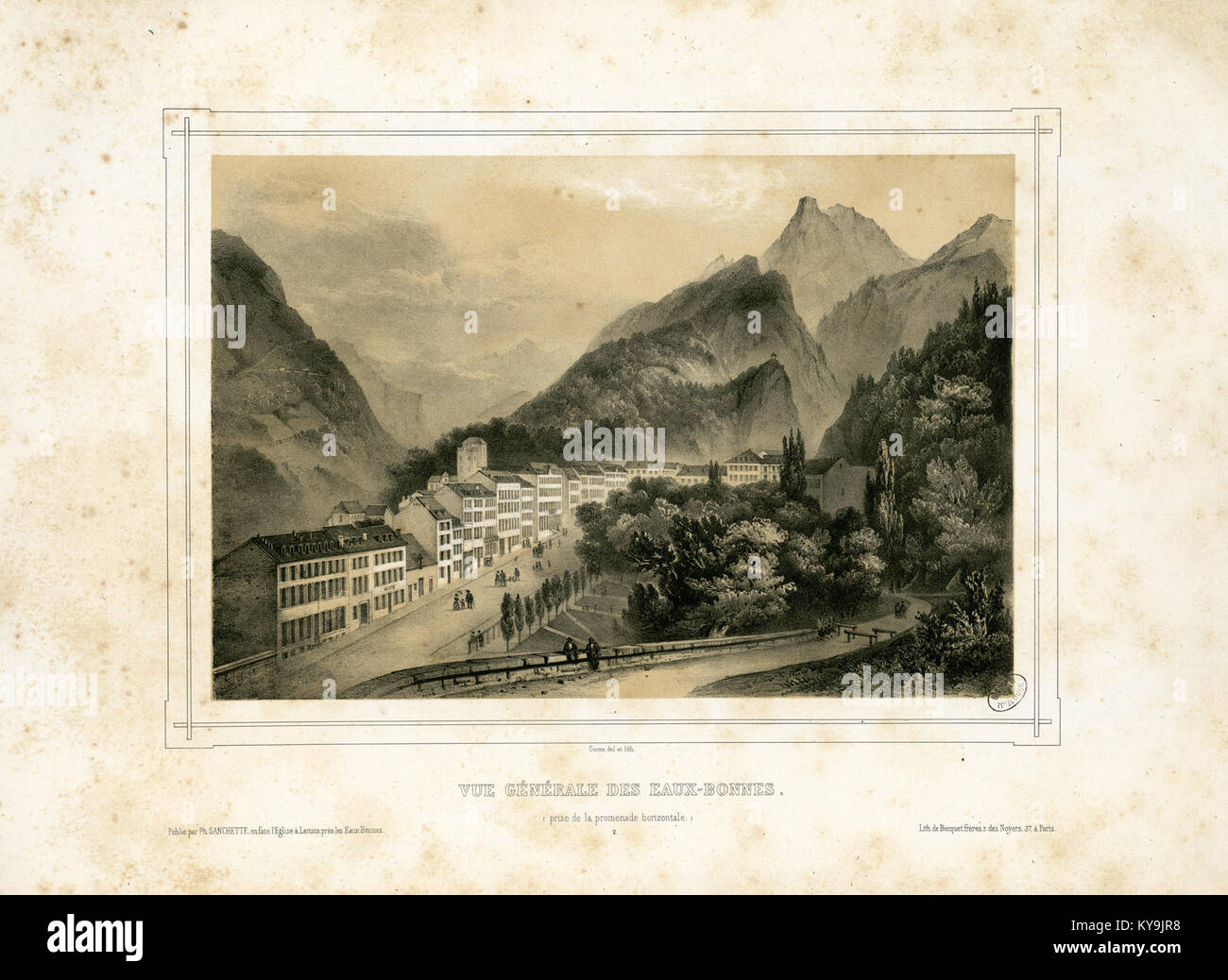 Dieser Panoramablick auf Eaux-Bonnes, Frankreich, von der horizontalen Promenade aus zeigt die Landschaft, die Gebäude und das umliegende Gelände der Ancely Collection. Stockfoto