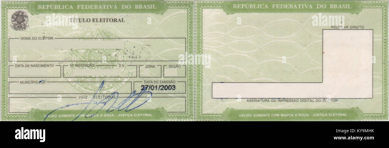 Brasilianischer Wählerausweis („Título de eleitor“), ein amtliches Dokument, das zur Identifizierung bei Wahlen und zur Bürgerbeteiligung verwendet wird. Stockfoto