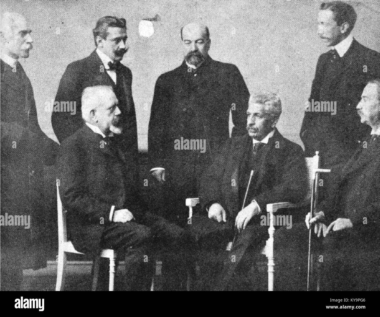 Pedro Montt war von 1906 bis 1910 Präsident Chiles. Seine Regierung war geprägt von Bemühungen, das Land zu modernisieren und politische Instabilität anzugehen. Er ernannte verschiedene Minister in sein Kabinett, um Reformen umzusetzen und die Regierung zu stärken. Stockfoto