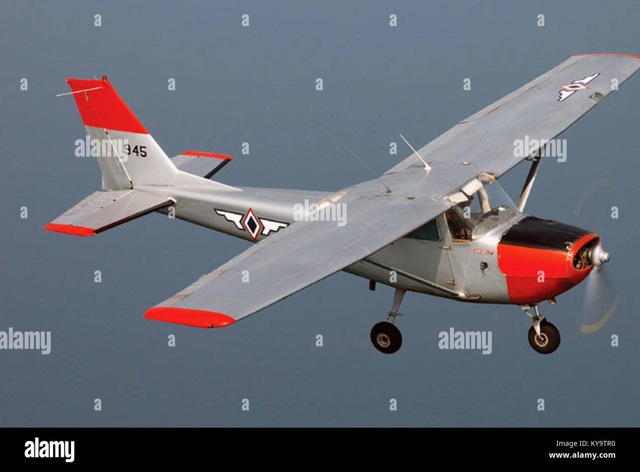 Philippinische Luftwaffe (PAF) Cessna T-41 Mescalero im Flug Stockfoto