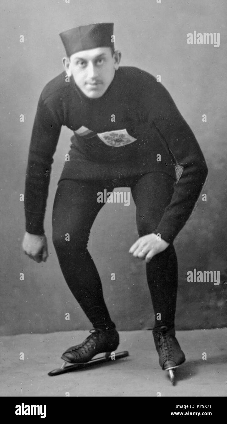 Nikita Naidenov war eine russische Eiskunstläuferin, die 1913 den nationalen Allround-Titel gewann und Bronzemedaillen bei der Europa- und Weltmeisterschaft im Allround-Speedskating gewann. Er war auch ein erfolgreicher Pilot und diente im Ersten Weltkrieg Stockfoto