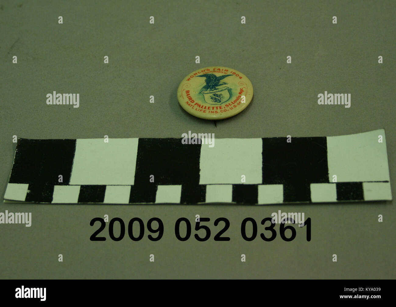 Werbeschilder der Weltausstellung 1904 zur Förderung der National Life Insurance Company, die Marketing und Erinnerungsstücke aus dem frühen 20. Jahrhundert zeigt. Stockfoto