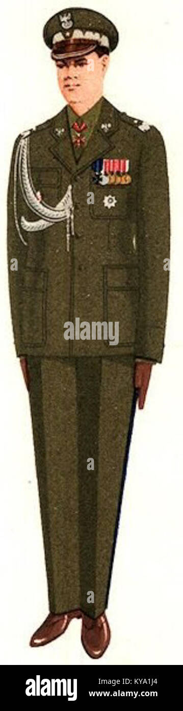 Foto eines Generals der polnischen Volksarmee in Winteruniform, das die Militärkleidung und die Bedingungen im Polen Mitte des 20. Jahrhunderts veranschaulicht. Stockfoto