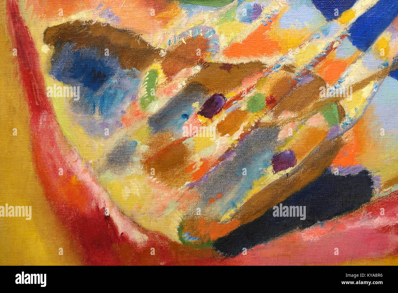 Das Ölgemälde „Bild mit drei Punkten“ von Wassily Kandinsky aus dem Jahr 1914 zeigt abstrakte Formen und Farbstudien, die im Museo Nacional Centro de Arte Reina Sofía untergebracht sind. Stockfoto