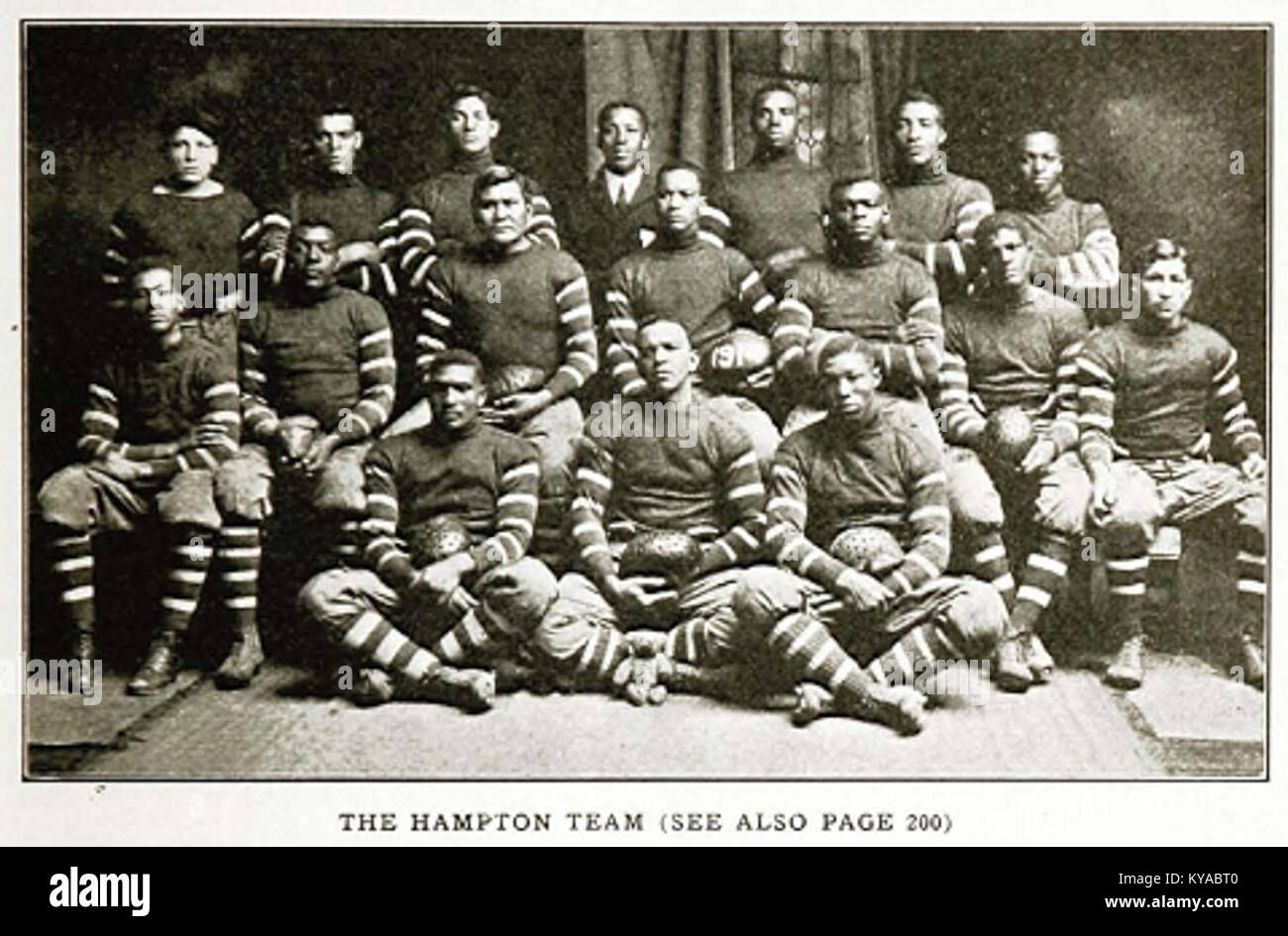 Dieses Bild aus dem Jahr 1915 zeigt das Hampton Team in Bezug auf den Kontext der Krise dieser Ära, die sich auf militärische, soziale oder politische Herausforderungen während des Ersten Weltkriegs beziehen könnte Stockfoto