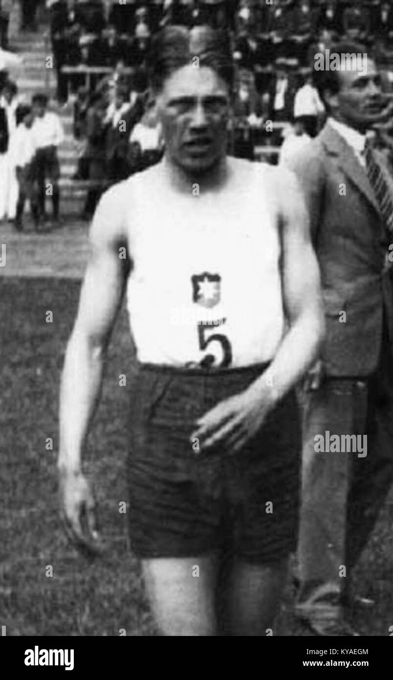 Sven Strömberg war eine bemerkenswerte Figur im schwedischen Sport, insbesondere in der Leichtathletik, wo er bedeutende Beiträge für das schwedische Olympische Komitee leistete. Sein Engagement trug dazu bei, die Teilnahme Schwedens an internationalen Veranstaltungen mitzugestalten. Stockfoto