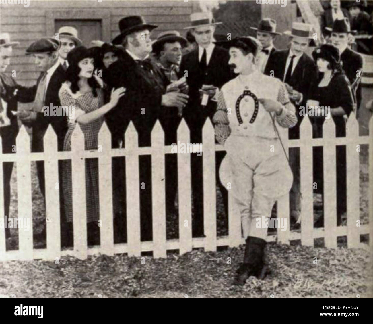 The Jockey (1921) ist ein Gemälde, das einen Jockey in Bewegung zeigt und Pferderennen, Sportkultur und europäischen künstlerischen Stil des frühen 20. Jahrhunderts veranschaulicht. Stockfoto