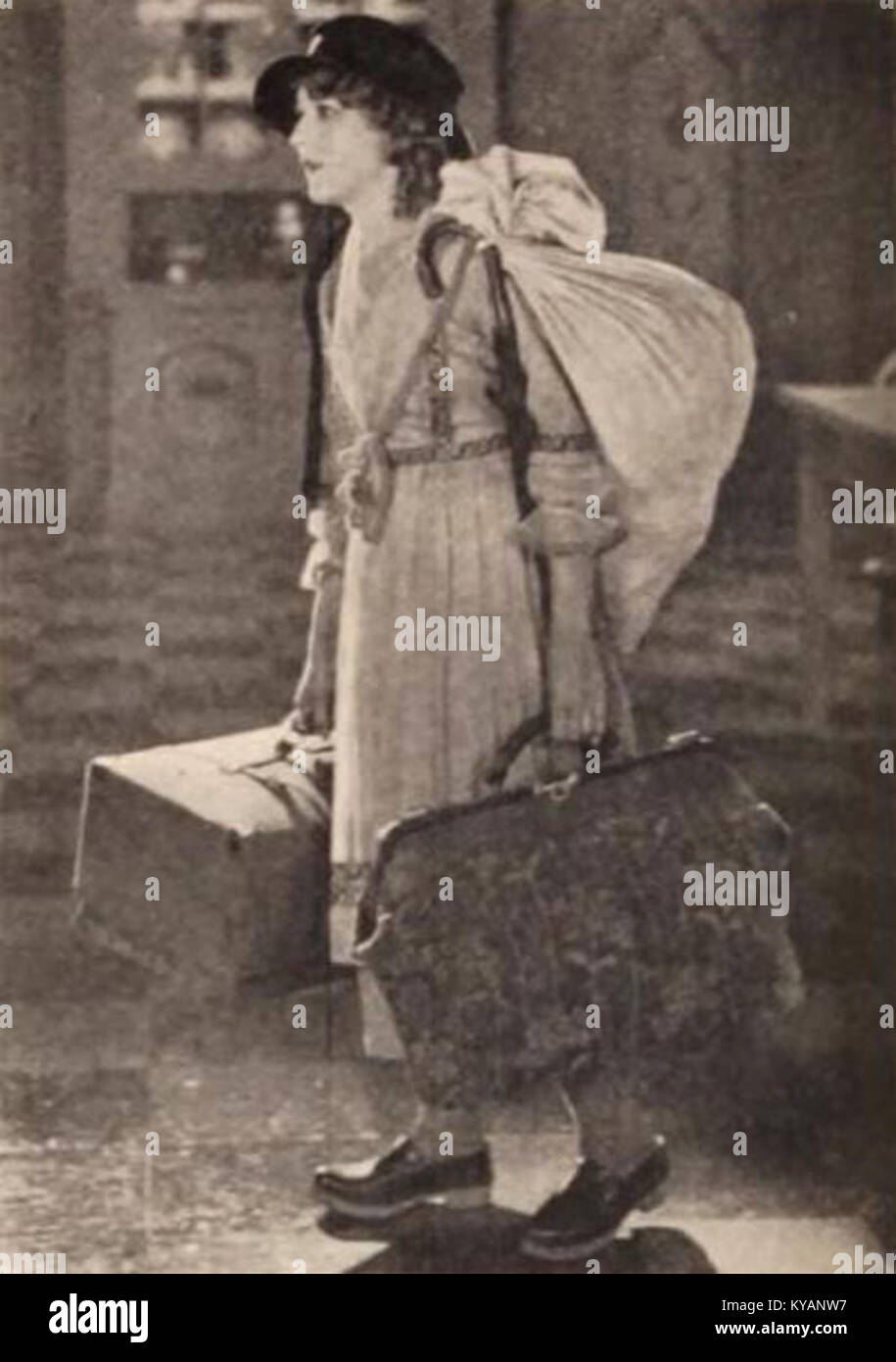 Through the Back Door (1921) ist eine Stummkomödie von William A. Seiter mit Mary Pickford und kulturellen Konflikten. Stockfoto