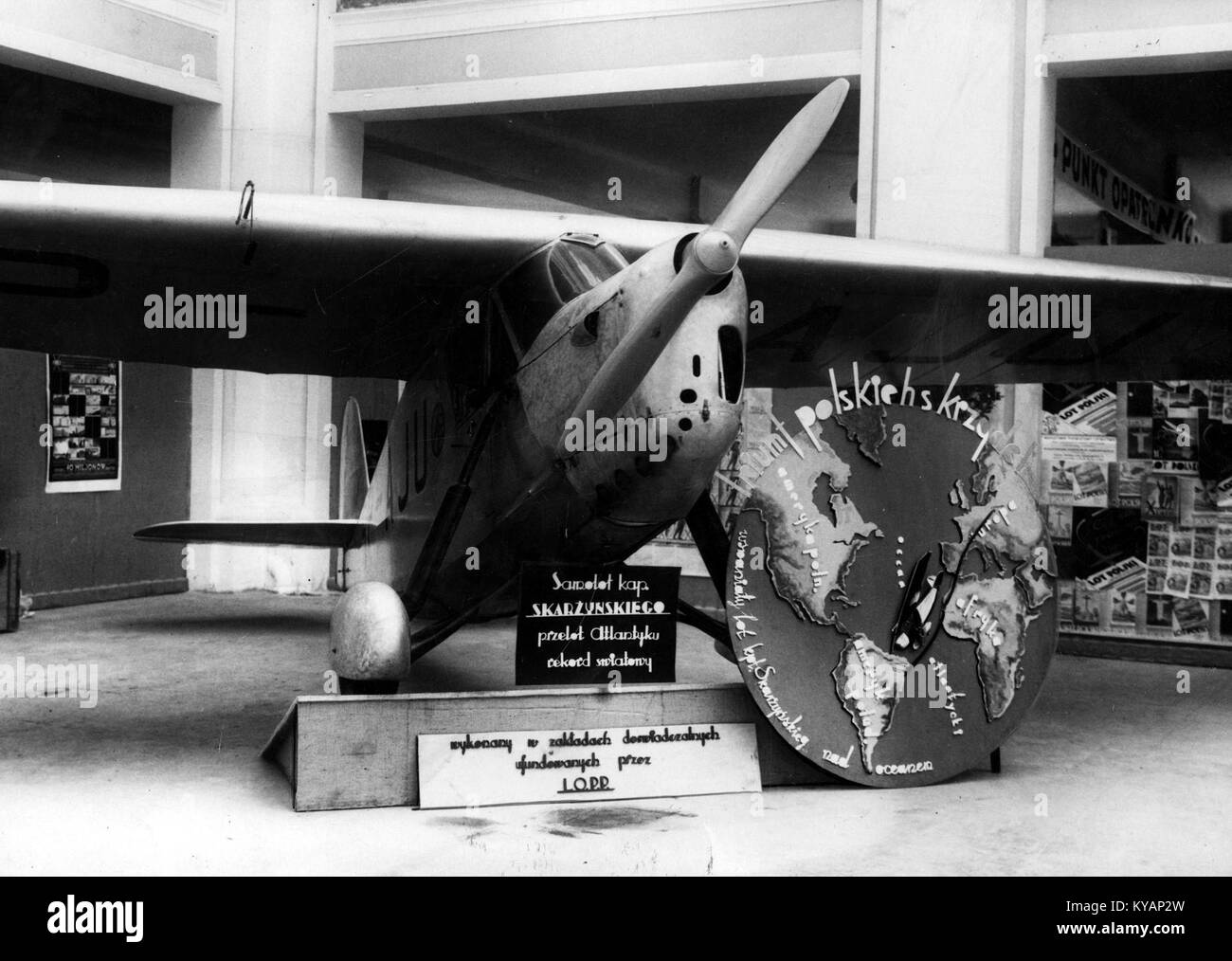 Foto des RWD 5bis-Flugzeugs, das von Kapitän Skarżyński gesteuert wurde, dokumentiert die frühe polnische Luftfahrt und historische Flüge. Stockfoto