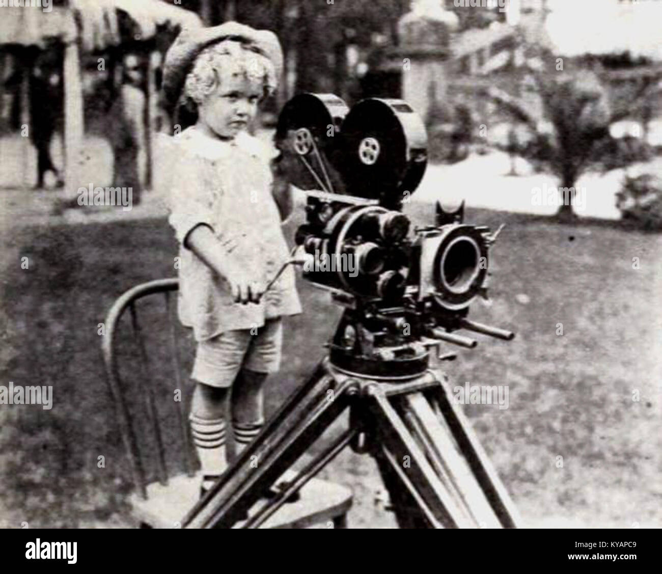 The Child Thou Gavest Me (1921) ist ein Stummfilm, der Familie, Verlust und emotionale Kämpfe erforscht und filmische Erzählungen und Aufführungen des frühen 20. Jahrhunderts beleuchtet. Stockfoto