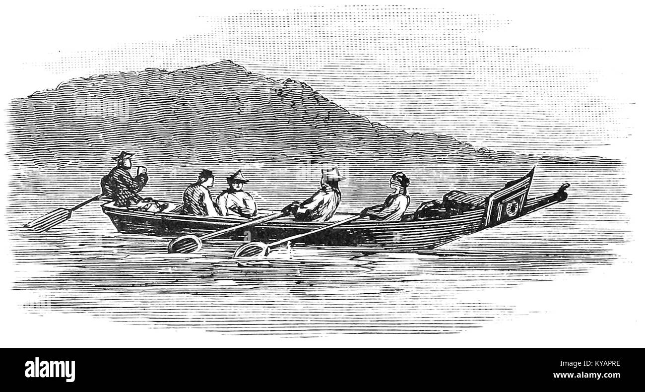 Dieses Bild zeigt ein einheimisches Boot auf dem Fluss Amur und veranschaulicht lokale Wasserfahrzeuge, Flusstransporte und kulturelle Praktiken entlang der russisch-chinesischen Grenze. Stockfoto